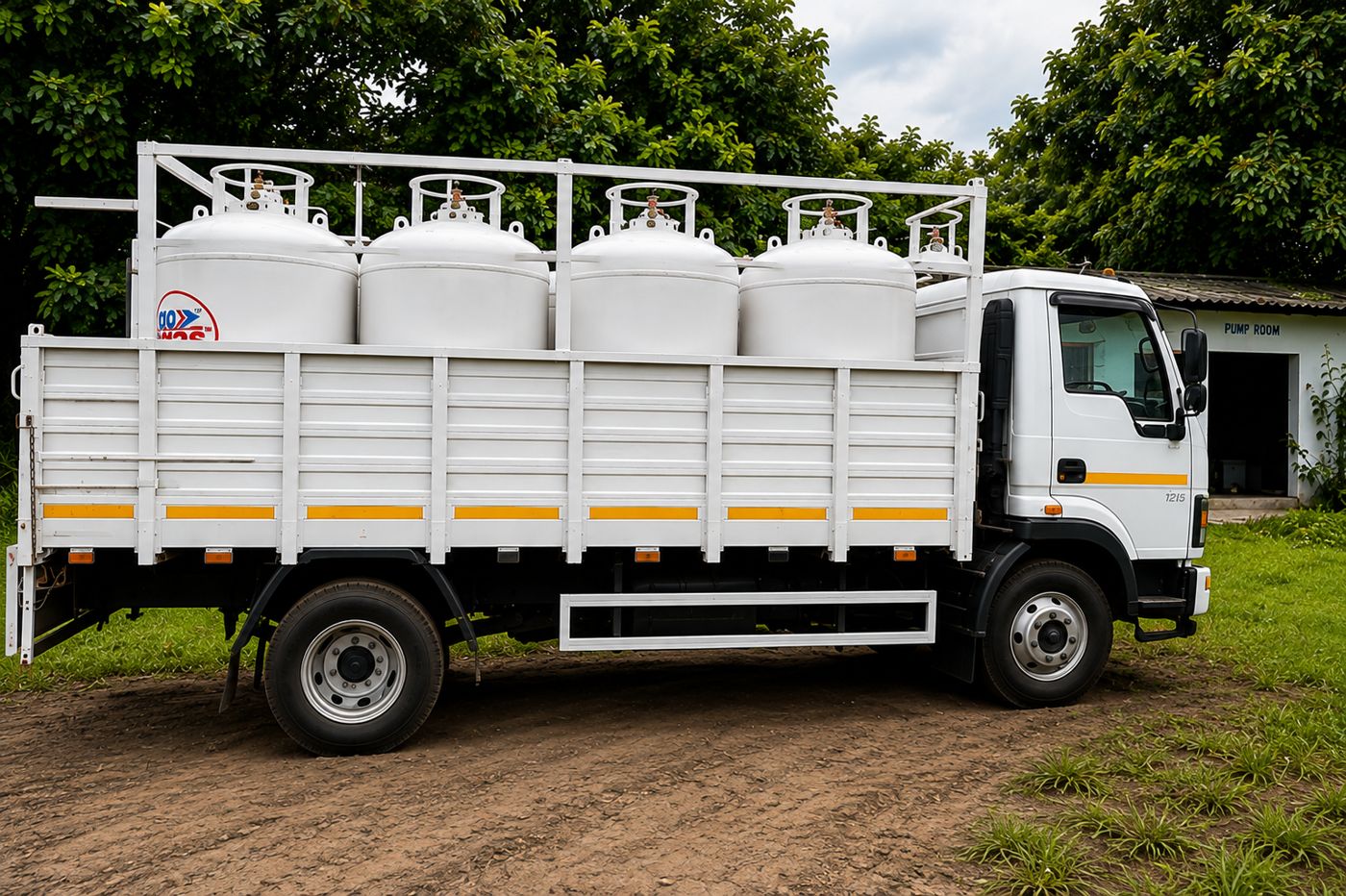 GoGas LPG delivery truck loaded with 425 kg LOT tanks